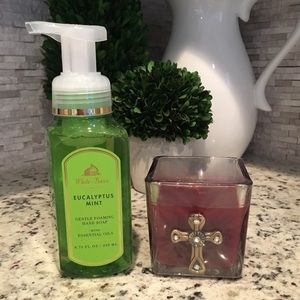 Aromatique Candle & White Barn Hand Soap Duo